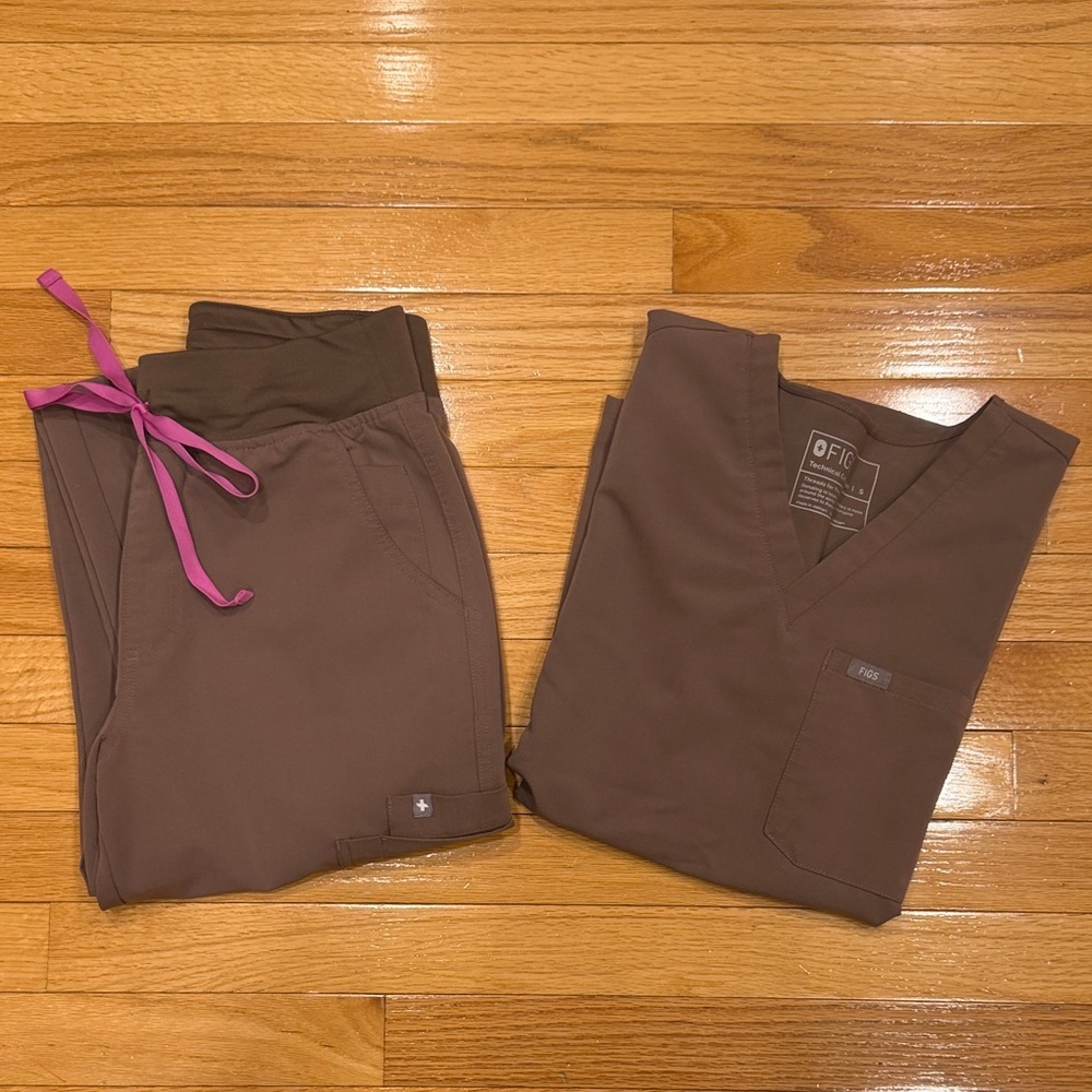 Figs Brown Scrub set